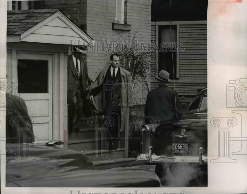 Load image into Gallery viewer, 1955 Press Photo Sr.Samuel Sheppard granted to attend service at funeral home
