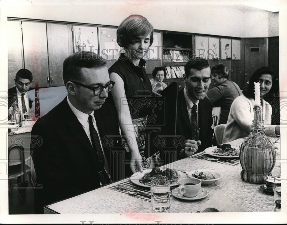 1967 Press Photo Cleveland Heights School Junior Student Serves - nef07205