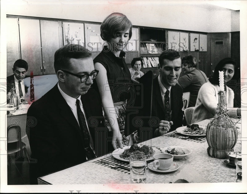Load image into Gallery viewer, 1967 Press Photo Cleveland Heights School Junior Student Serves - nef07205
