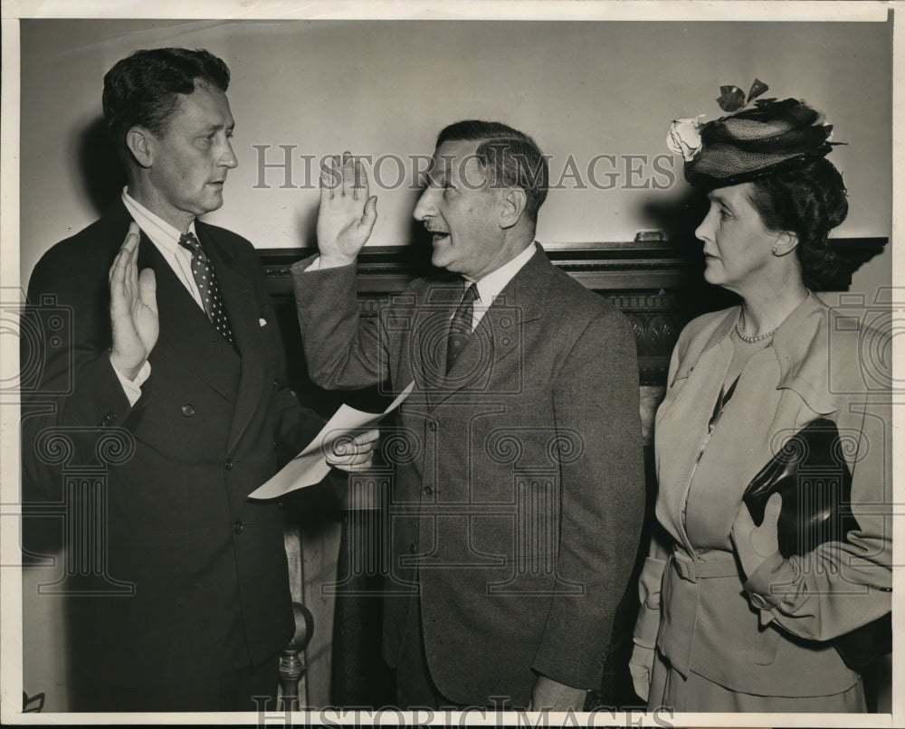 1946 Press Photo Stanley Woodward Swears in Charles Fahy as Legal Advisor
