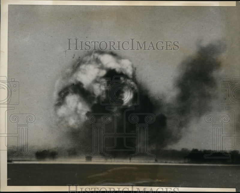 Load image into Gallery viewer, 1938 Press Photo Praire fire caused the Hercules Powder Plant at Turch Kansas
