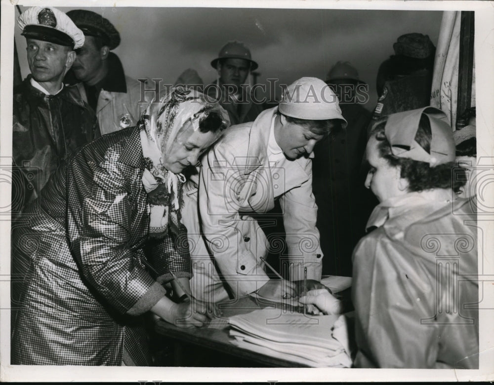 1956 Press Photo Cleveland Women Registering for Tickets - nef07420