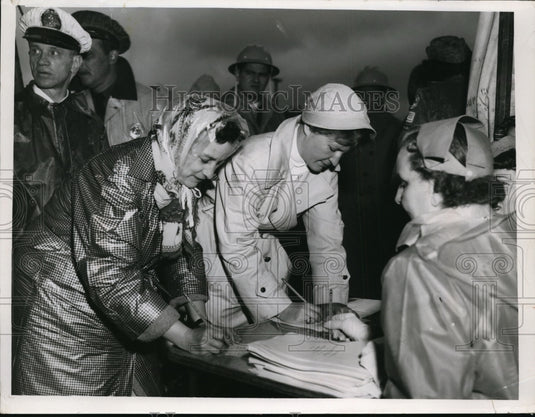 1956 Press Photo Cleveland Women Registering for Tickets - nef07420