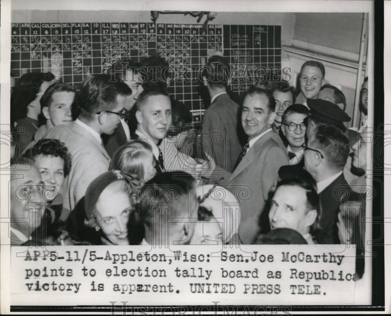 Load image into Gallery viewer, 1952 Press Photo Sen. Joe McCarthy pointing at the election tally board
