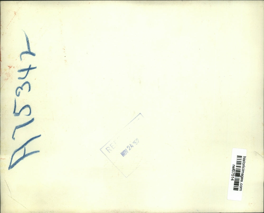 1952 Press Photo Sen. Joe McCarthy pointing at the election tally board