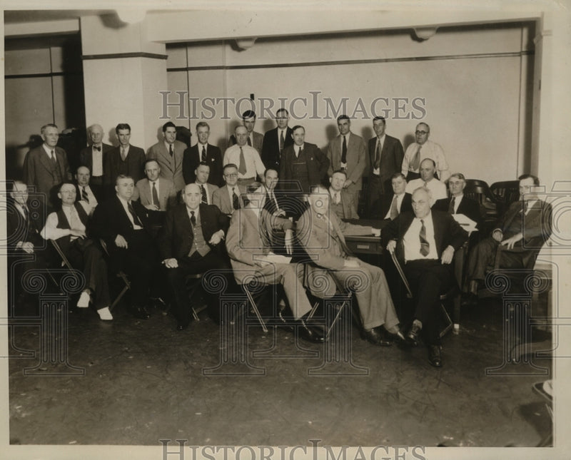Load image into Gallery viewer, 1934 Press Photo Cattle Producers Committee on the Beef Production Problem
