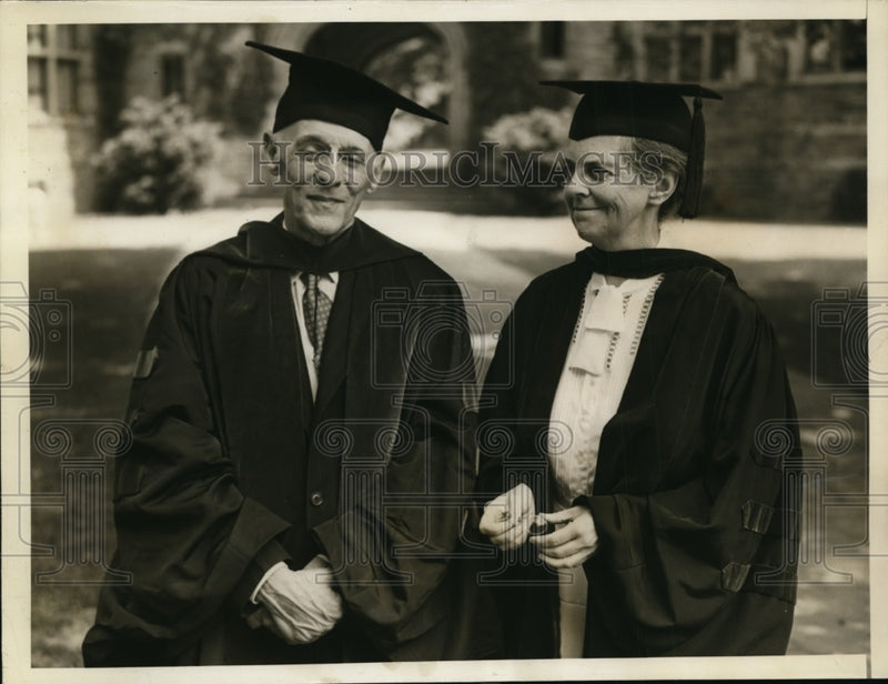 Load image into Gallery viewer, 1937 Press Photo Bryn Mawr College Members Take Part in the College Commencement
