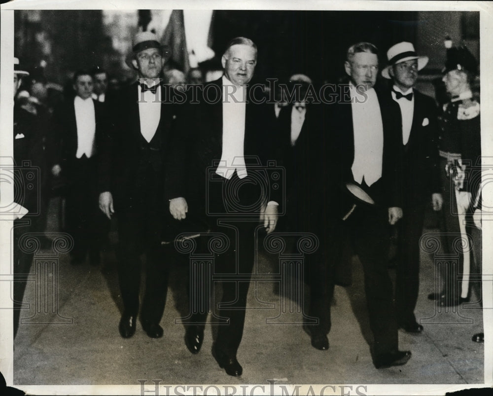 1931 Press Photo President Herbert Hoover Presented With Portrait of Himself