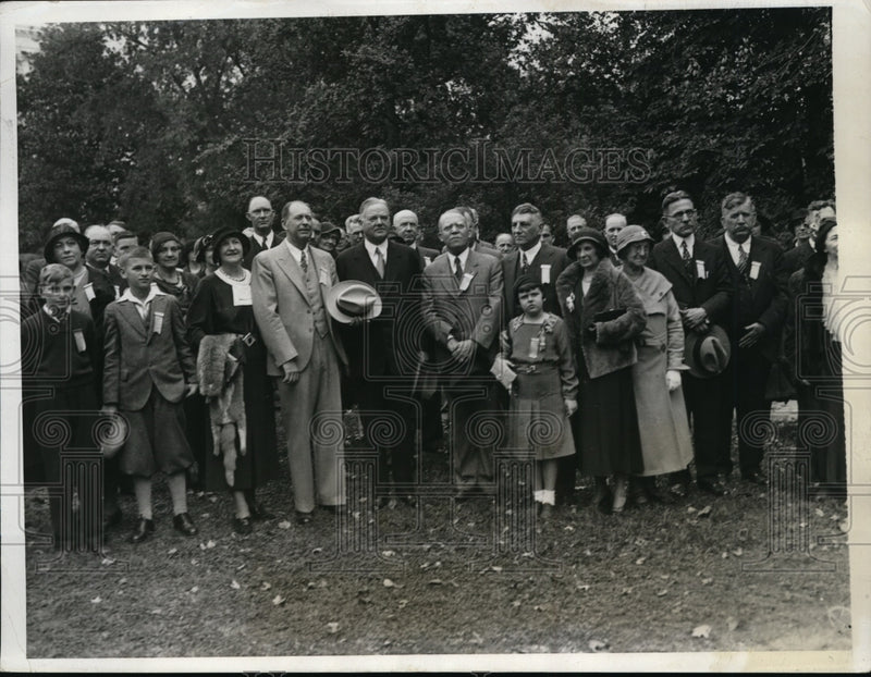 Load image into Gallery viewer, 1932 Press Photo President Hoover Greets Members of Seaboard Air Line Physicians
