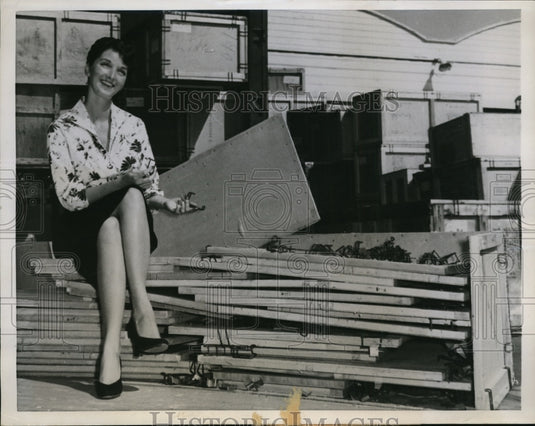 1957 Press Photo Ramona Ridling shows invention that saves millions of dollars