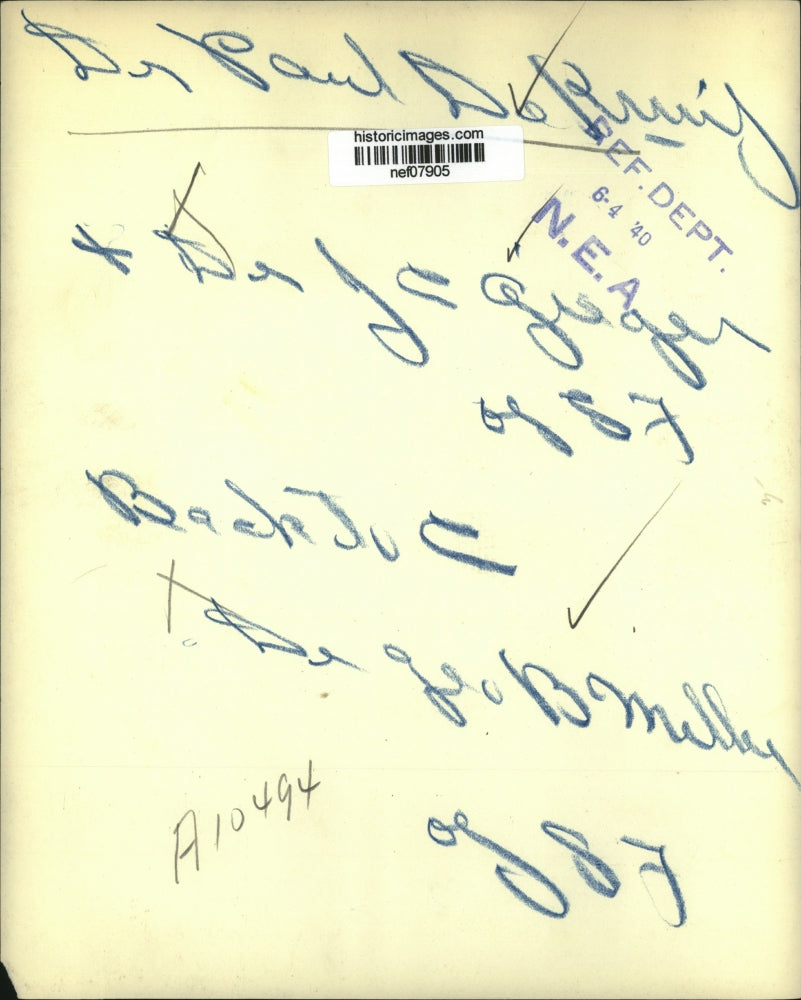 1940 Press Photo Dr. J.C. Geiger giving an X-Ray examination - nef07905