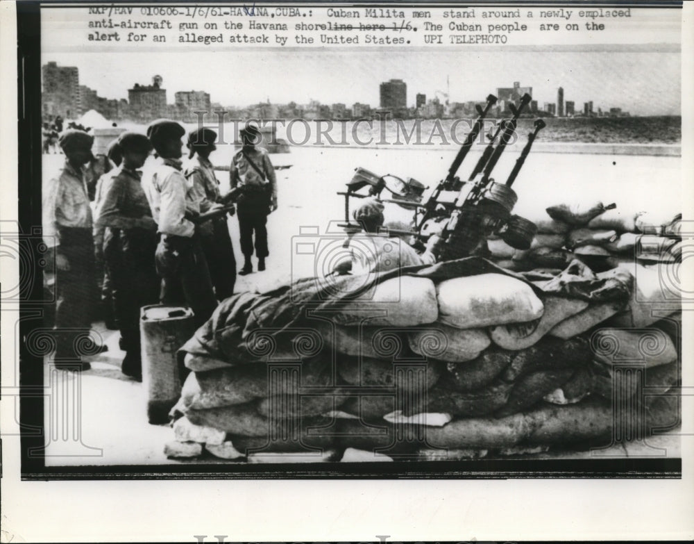 1961 Press Photo Milita Men With Anti-Aircraft on Alert for Alleged U.S. Attack