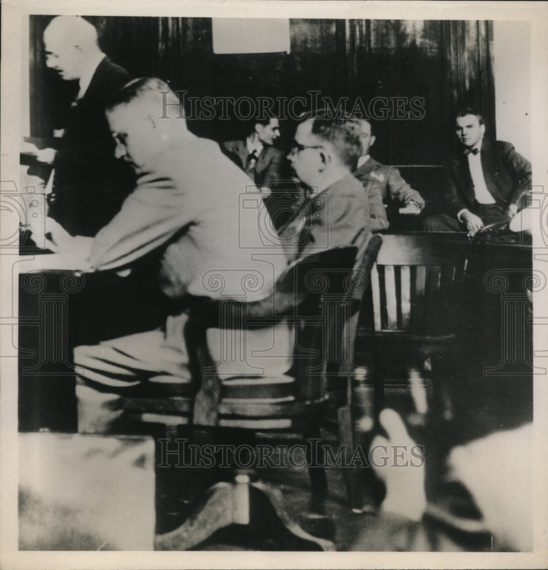 Load image into Gallery viewer, 1951 Press Photo Kenneth Dixon On Trial For Defamations of Attorneys and Others
