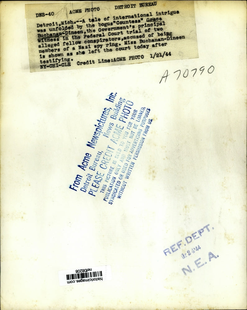 Load image into Gallery viewer, 1944 Press Photo Government's Principal Witness Bogus Countess Leaves Court
