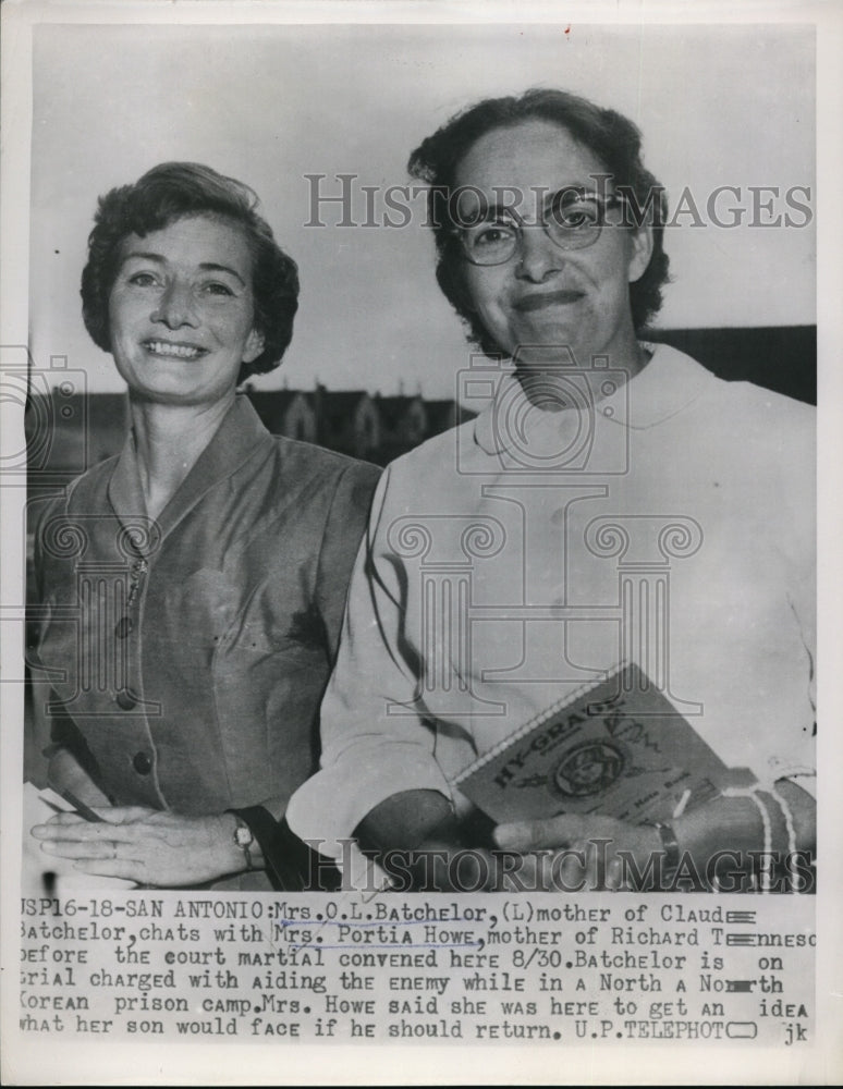 1954 Press Photo Mother of Claude Batchelor Attends Sons Trial For Aiding Enemy