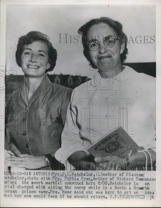 1954 Press Photo Mother of Claude Batchelor Attends Sons Trial For Aiding Enemy
