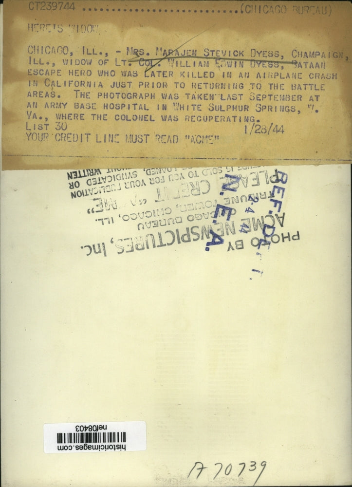 1944 Press Photo Wife of Colonel Dyess at Army Hospital Colonel Is A Patient