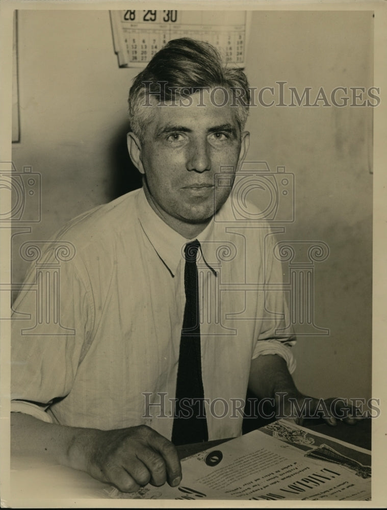 Load image into Gallery viewer, 1937 Press Photo Small Business Man Says Monroe's View Overwhelmingly For Unions

