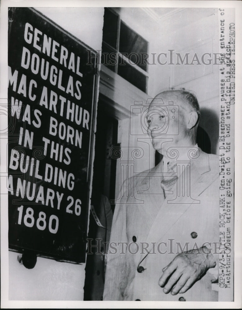 Load image into Gallery viewer, 1952 Press Photo Dwight Eisenhower pauses at the entrance of MacArthur Museum
