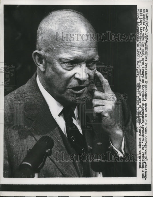 1957 Press Photo Eisenhower At News Conference Challenged Russia On Next Move