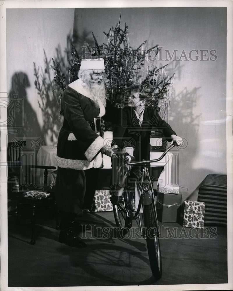 Load image into Gallery viewer, 1947 Press Photo Santa Has Plenty Bikes And Lots Of Other Toys This Year
