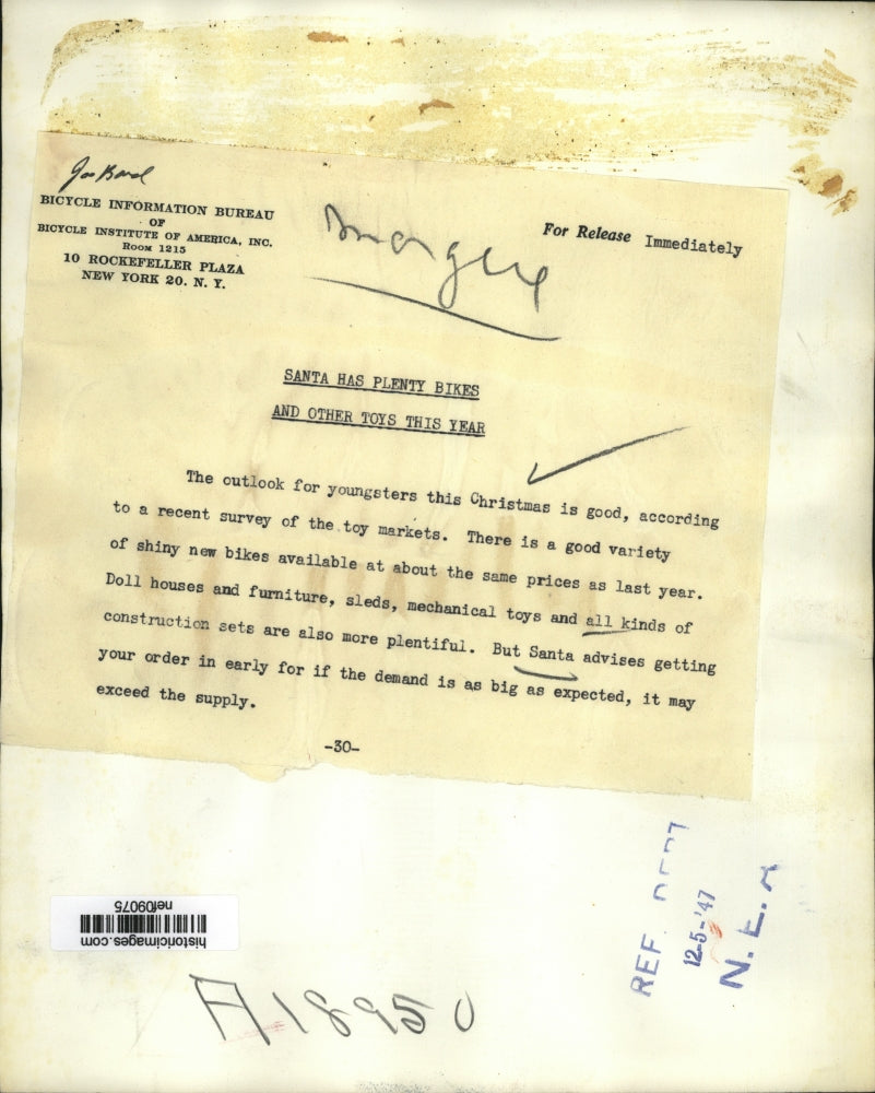 1947 Press Photo Santa Has Plenty Bikes And Lots Of Other Toys This Year