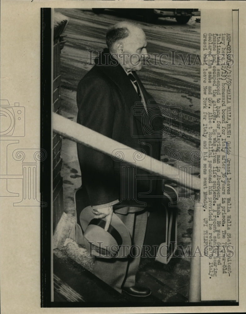 1959 Press Photo Guido Grassi Leaves Penitentiary After 36 Years Bound For Italy
