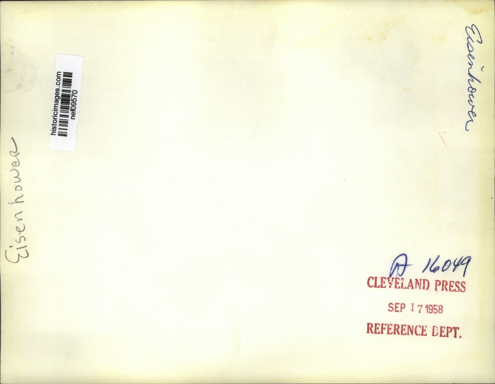 1958 Press Photo General Rogers meeting with Presdent Eisenhower at White House