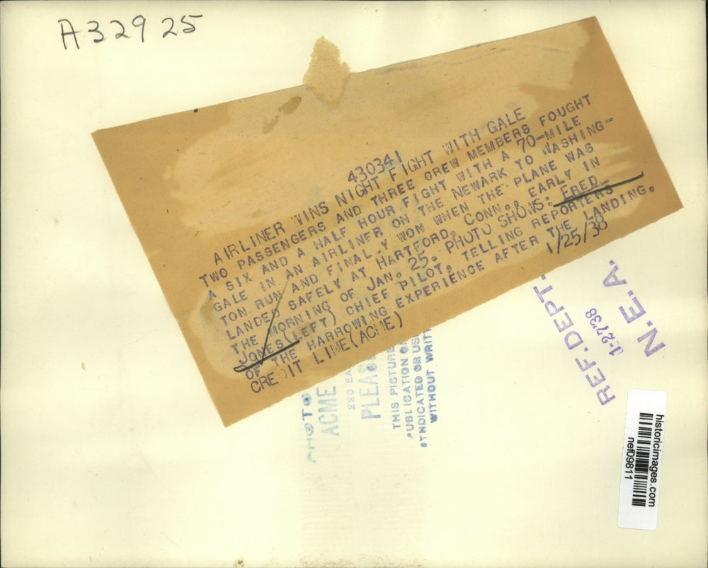 1938 Press Photo Fred Jones chief Pilot tells experienced flight with gale