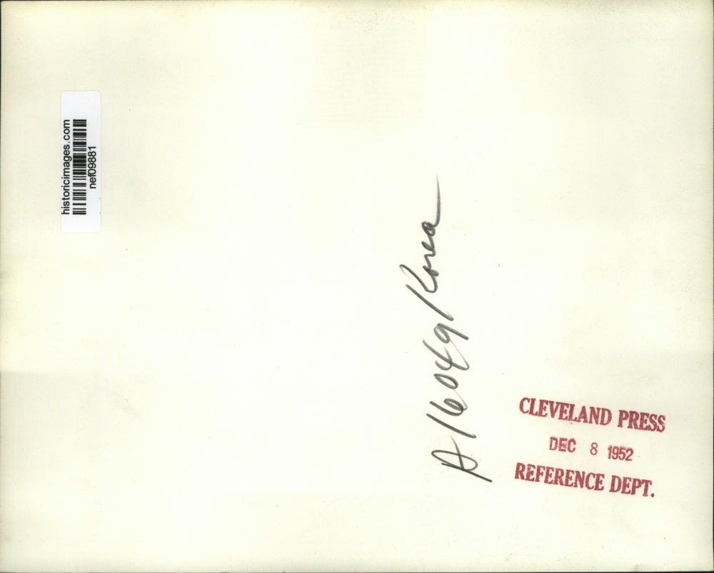 1952 Press Photo Pre Eisenhower Playfully Pulls An Icicle Off Line Here in Korea