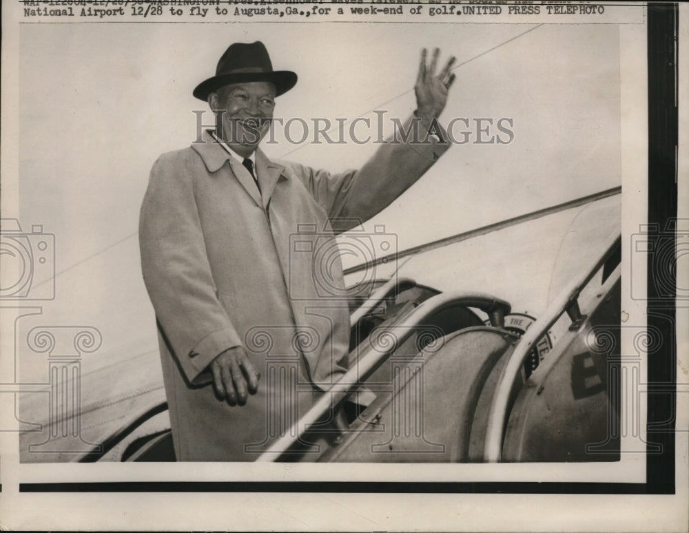 1956 Press Photo Pres.Dwight Eisenhower at Natl. Airport to fly to Augusta Ga.