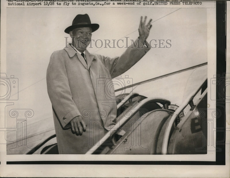 Load image into Gallery viewer, 1956 Press Photo Pres.Dwight Eisenhower at Natl. Airport to fly to Augusta Ga.
