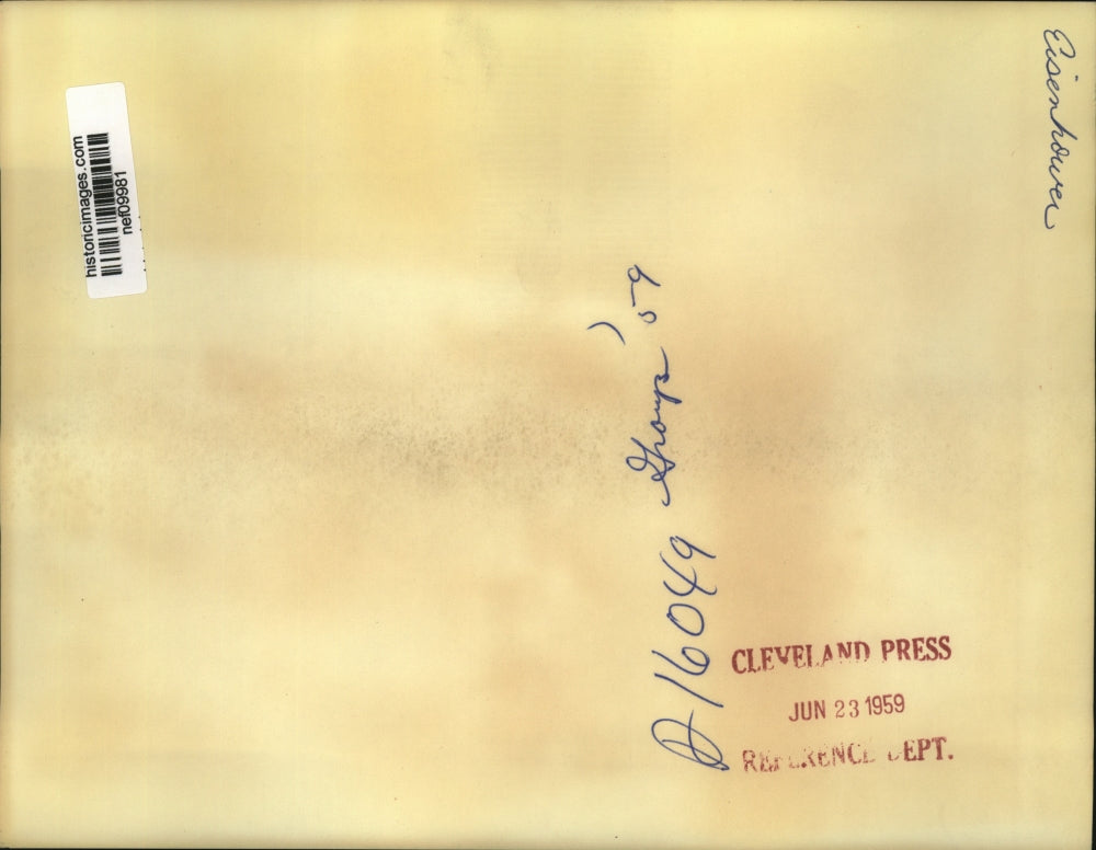 1959 Press Photo Pres Dwight Eisenhower with winners of Memorial Scholarship