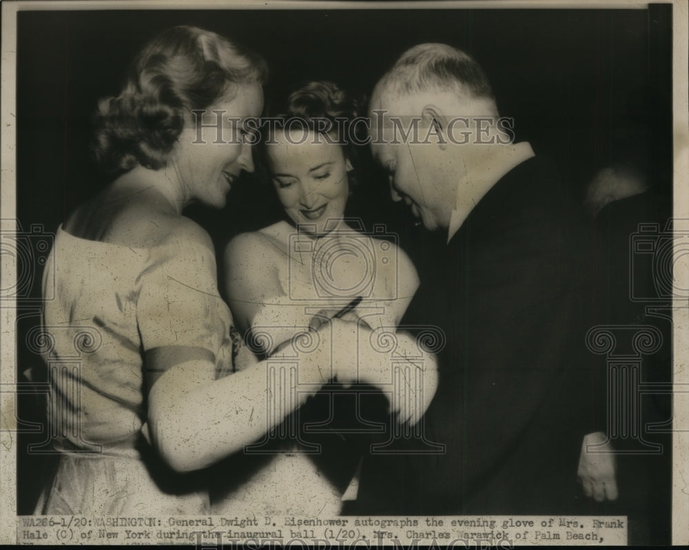 1949 Press Photo Pres. Dwight Eisenhower autographed evening glove of Mrs.Hale