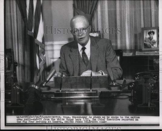 1955 Press Photo Pres Eisenhower Speaks To Nation On Big Four Meeting