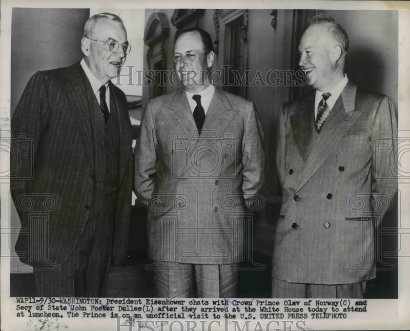 Load image into Gallery viewer, 1953 Press Photo Eisenhower, Olav, Dulles chat after arriving at White House
