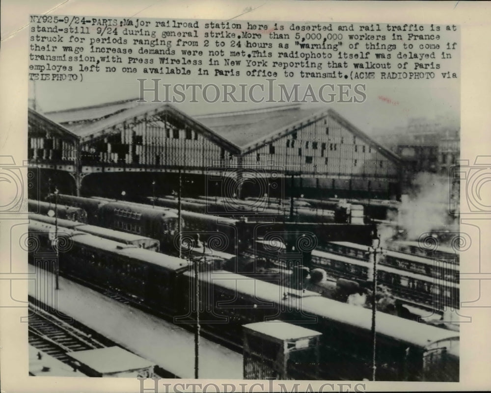 1948 Press Photo Major Railroad Station Deserted and Rail Traffic at Stand-Still