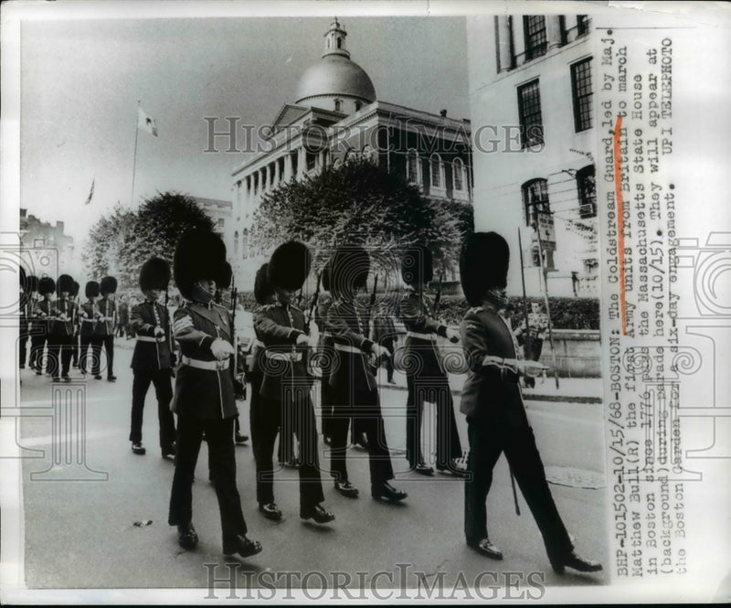 Load image into Gallery viewer, 1968 Press Photo The Coldstream Guard Is The First Army Units To March in Boston
