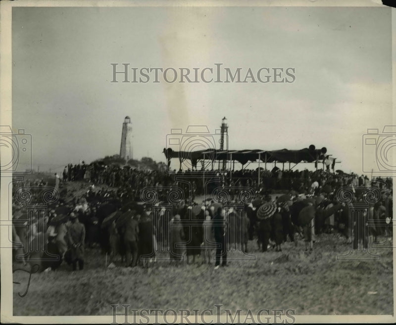 Load image into Gallery viewer, 1931 Press Photo General View of Crowd Standing In Rain Listening To Ceremony
