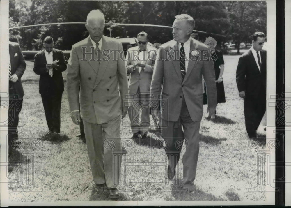 1957 Press Photo Pres Eisenhower After Completing Tour of Secret Headquarters