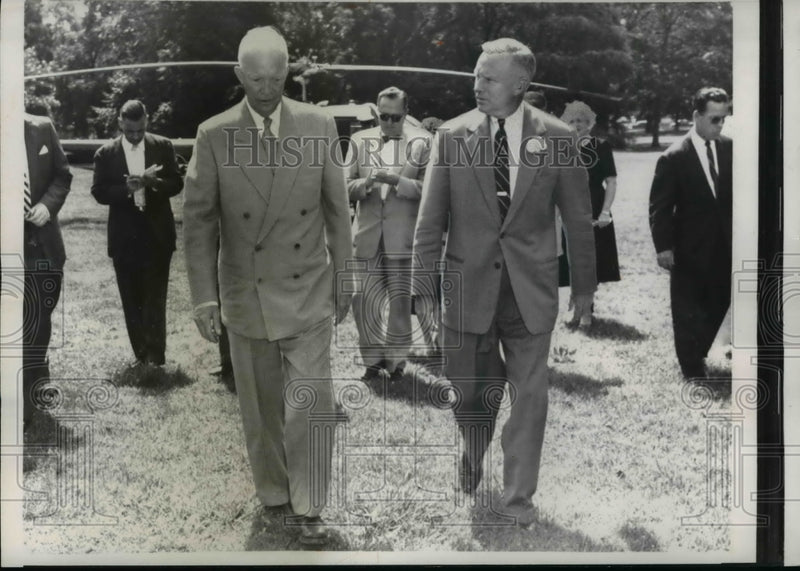 Load image into Gallery viewer, 1957 Press Photo Pres Eisenhower After Completing Tour of Secret Headquarters
