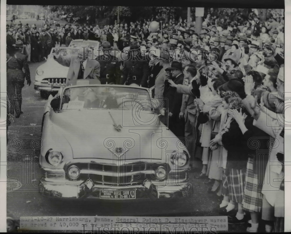 1952 Press Photo Eisenhower waves to crowd of 40,000 at capitol grounds