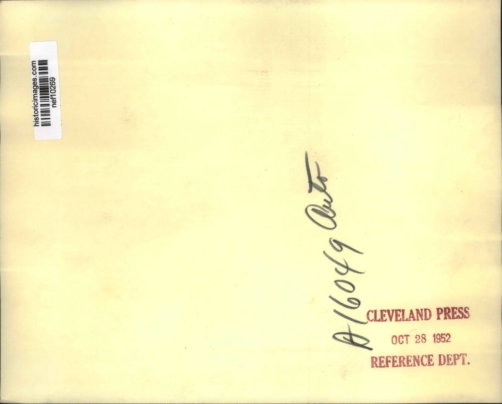 1952 Press Photo Eisenhower waves to crowd of 40,000 at capitol grounds