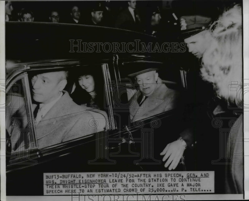 Load image into Gallery viewer, 1952 Press Photo General, Mrs. Eisenhower leave to continue tour of country

