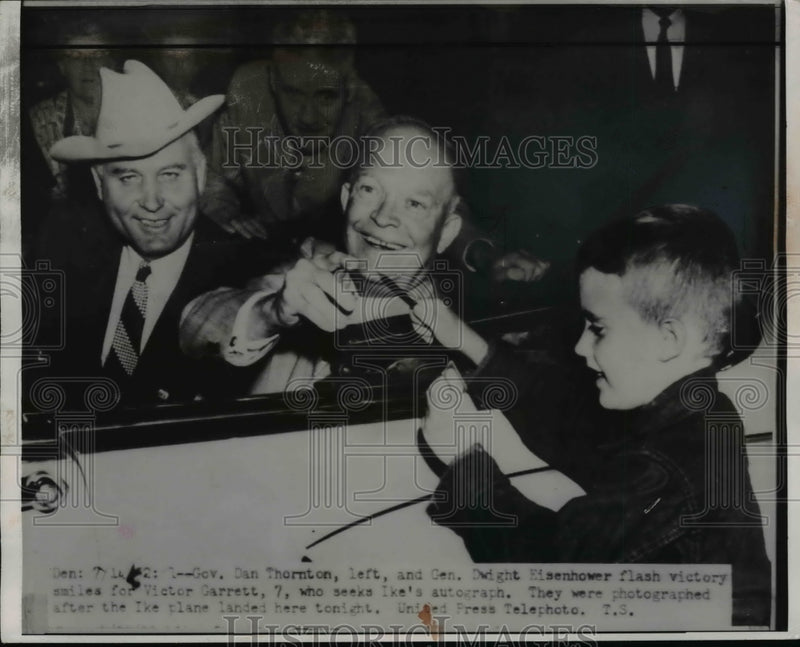 Load image into Gallery viewer, 1952 Press Photo Gen.Dwight Eisenhower with Gov.Dan Thornton - nef10302

