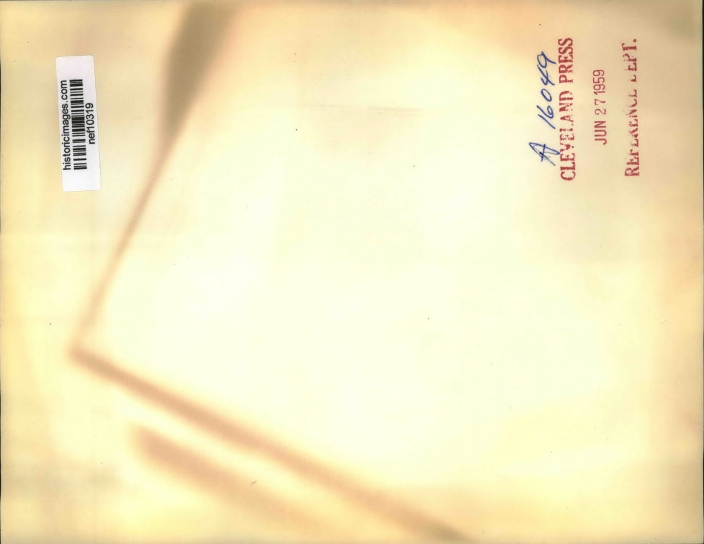 1959 Press Photo Pres Eisenhower Pats Painting as He Boards His Private Plane