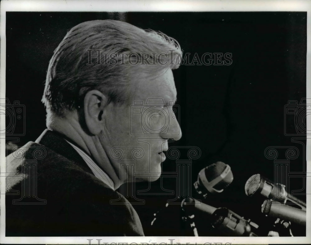 1965 Press Photo Gov.Nelson Rockefeller at News Conference at Albany N.Y.