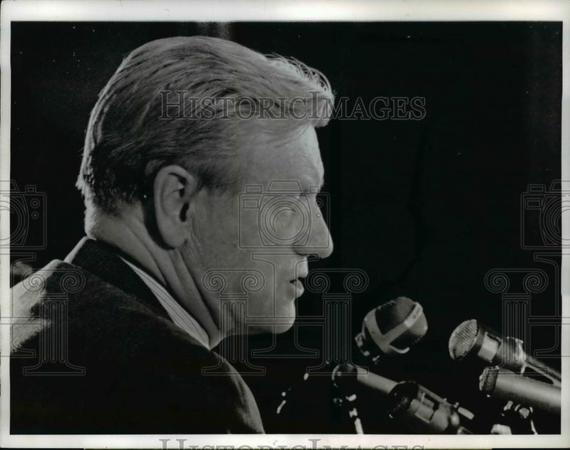 Load image into Gallery viewer, 1965 Press Photo Gov.Nelson Rockefeller at News Conference at Albany N.Y.
