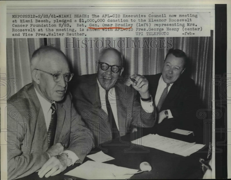 Load image into Gallery viewer, 1961 Press Photo AFL-CIO Executive Council meeting at Miami Beach - nef10478

