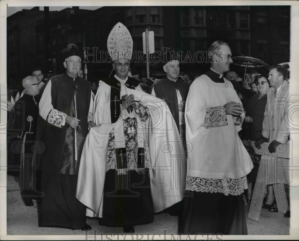 1958 Press Photo Archbishop Albert G. Meyer In Processional To Holy Cathedral